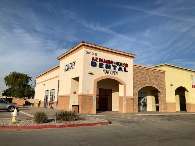 AZ Family Kids Dental - Outside of Phoenix Clinic - side